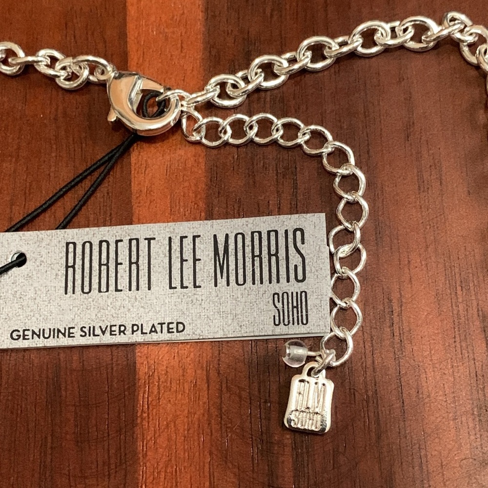NWT Robert Lee Morris silver plated slightly hammered circle necklace - Picture 3 of 4